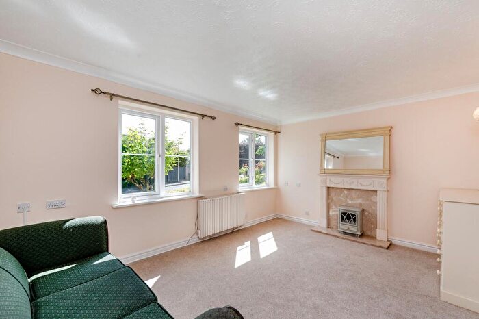 2 Bedroom Flat For Sale In The Ridgeway, Tarvin, CH3