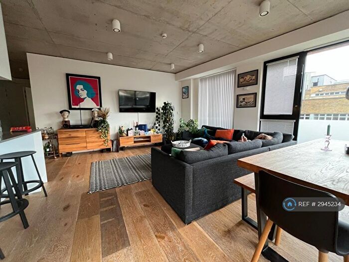 3 Bedroom Flat To Rent In Mentmore Terrace, London, E8