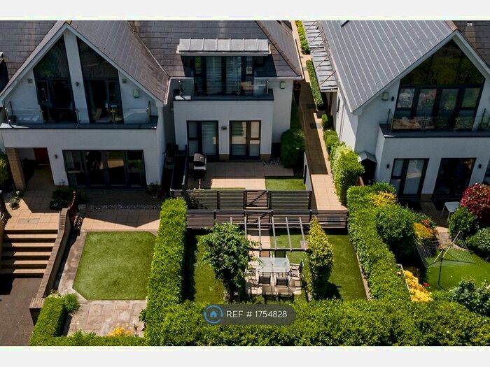 2 Bedroom Detached House To Rent In The Copse, Bournemouth, BH6