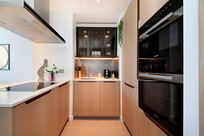 1 Bedroom Flat To Rent In Nine Elms Lane, New Covent Garden, SW8
