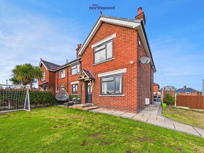 4 Bedroom Semi Detached House For Sale In The Ridgeway, Marchwiel, LL13