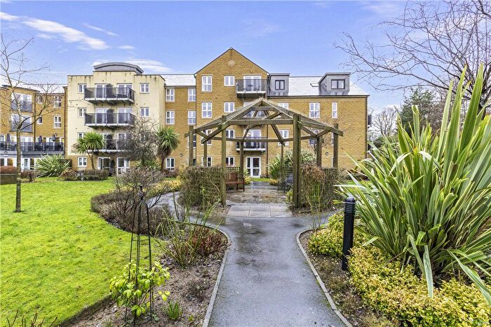 2 Bedroom Flat For Sale In Squirrel Way, Leeds, West Yorkshire, LS17