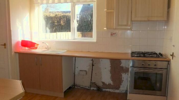 2 Bedroom Semi-Detached House To Rent In Denbury Mount, Holmewood, Bradford, BD4