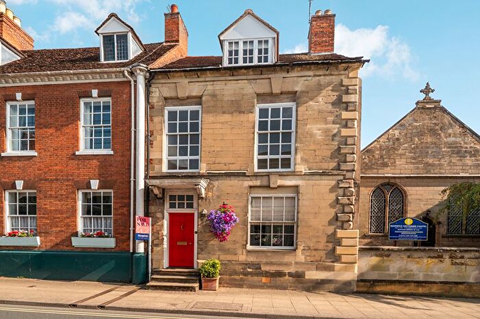3 Bedroom End Of Terrace House For Sale In High Street, Warwick, CV34