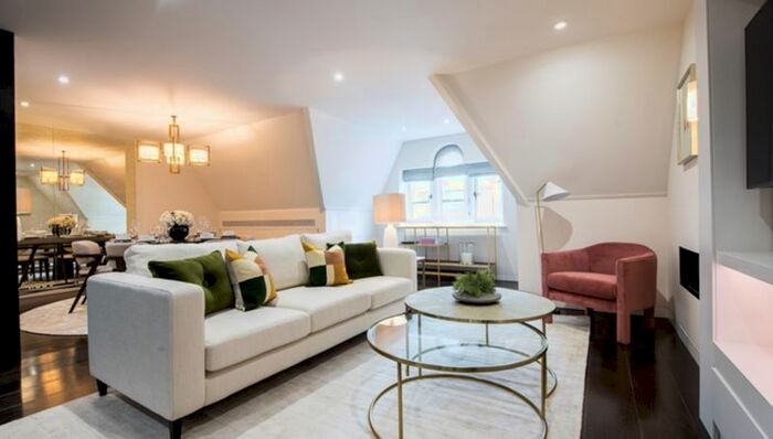 2 Bedroom Flat To Rent In Duke Street, London, W1K