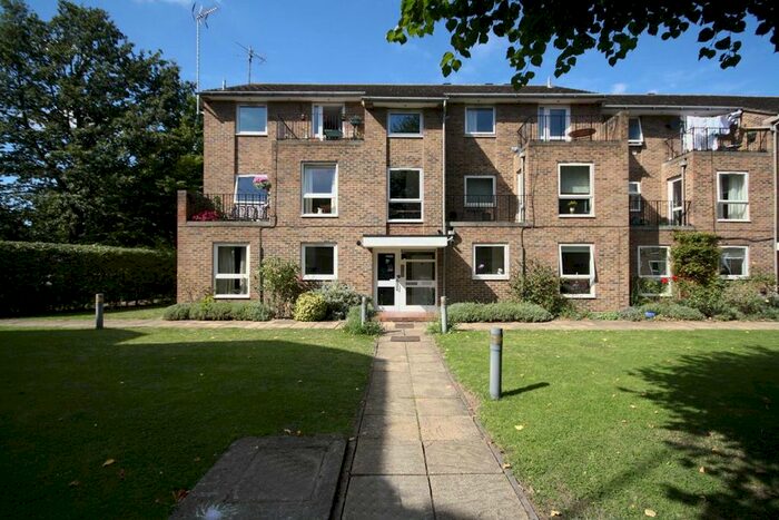 1 Bedroom Flat To Rent In Garfield Road, Twickenham, TW1