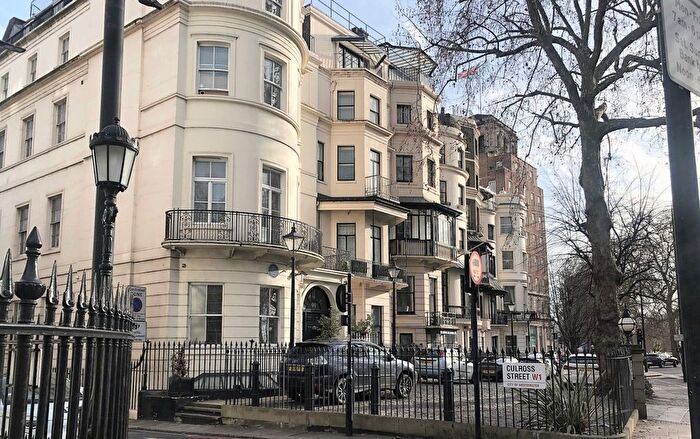 4 Bedroom Flat To Rent In Park Lane, Mayfair, London, W1K