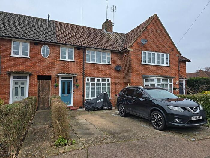 3 Bedroom Terraced House For Sale In Handside Lane, Welwyn Garden City, AL8