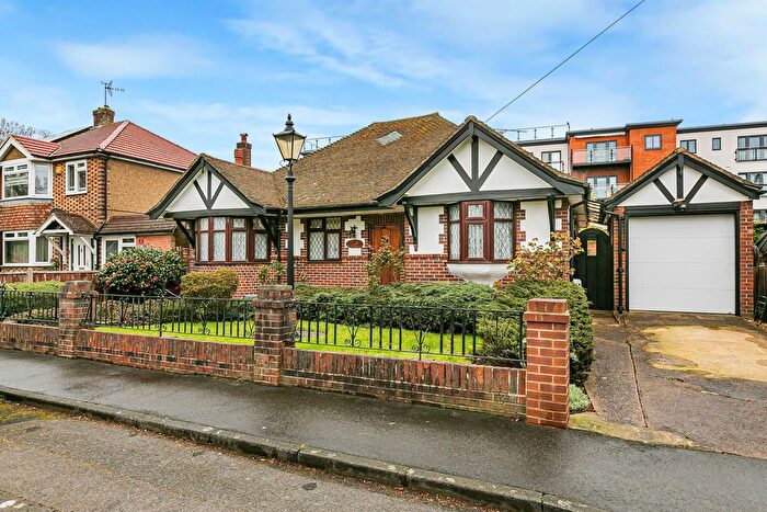 3 Bedroom Bungalow For Sale In Park Road, Feltham, TW13