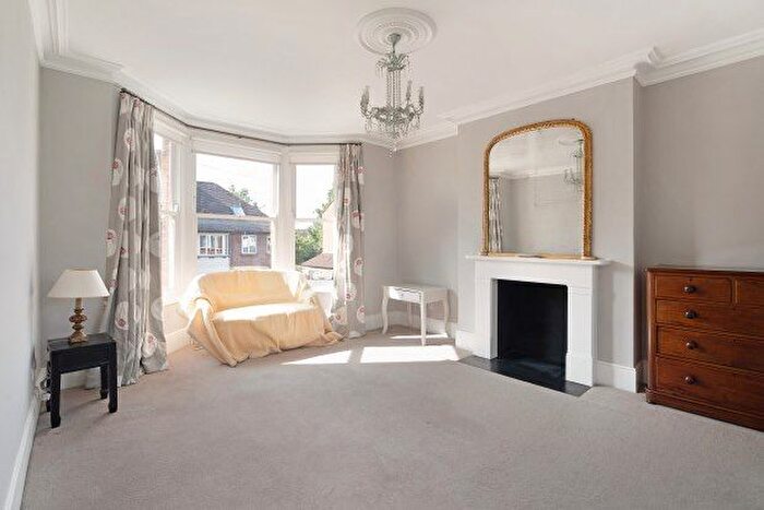 3 Bedroom Semi-Detached House To Rent In Grafton Road, London, W3