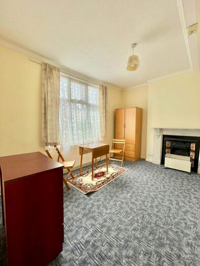 1 Bedroom Flat To Rent In Belmont Road, Wallington, SM6