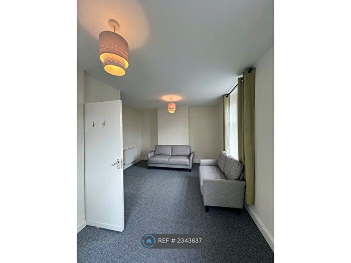 3 Bedroom Maisonette To Rent In Cowbridge Road East, Cardiff, CF11