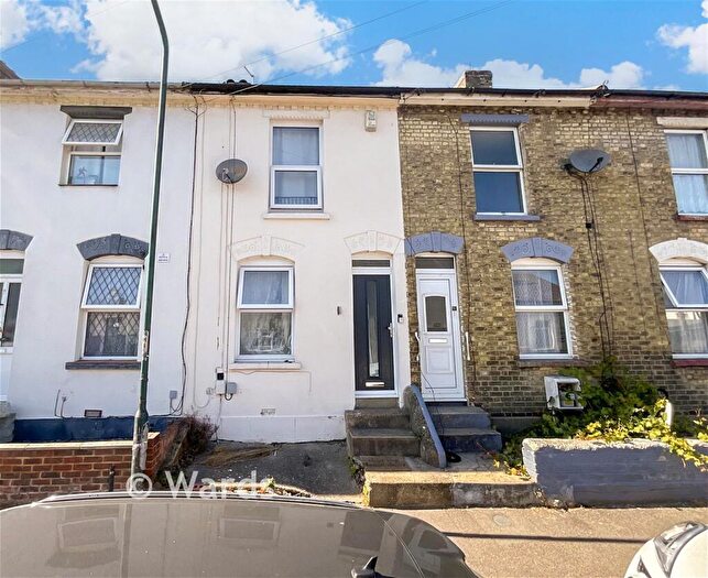 2 Bedroom Terraced House For Sale In Montfort Road, Strood, Rochester, Kent, ME2
