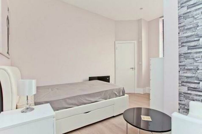 Studio To Rent In Finchley Road, London, NW3