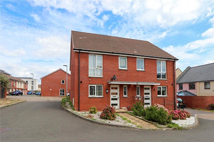 3 Bedroom Semi-Detached House For Sale In Hill Tops, Patchway, Bristol, South Gloucestershire, BS34