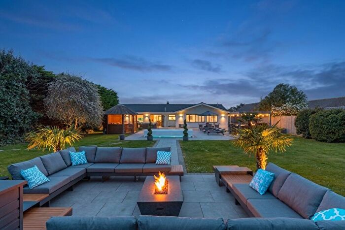 4 Bedroom Detached Bungalow For Sale In Selborne Way, East Preston, BN16