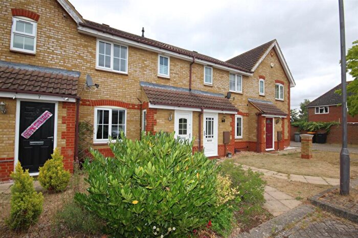 3 Bedroom Terraced House For Sale In Lytham Place, Great Denham, Bedford, MK40