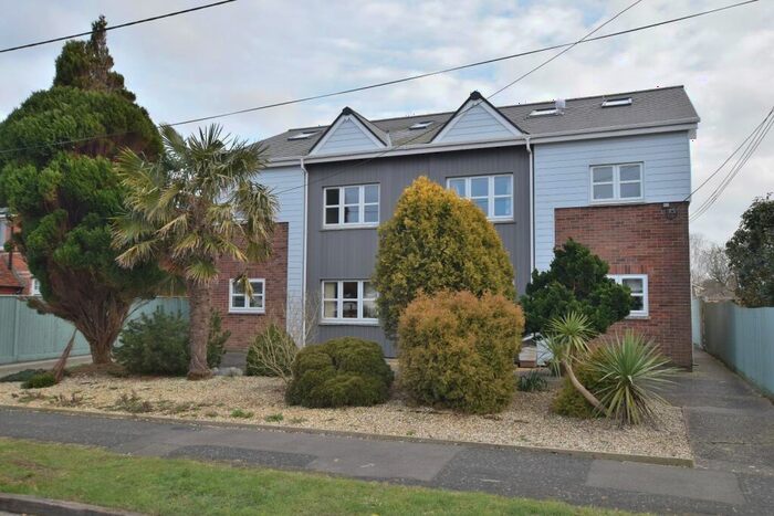 2 Bedroom Flat To Rent In Southern Lane, Barton On Sea, Hampshire., BH25