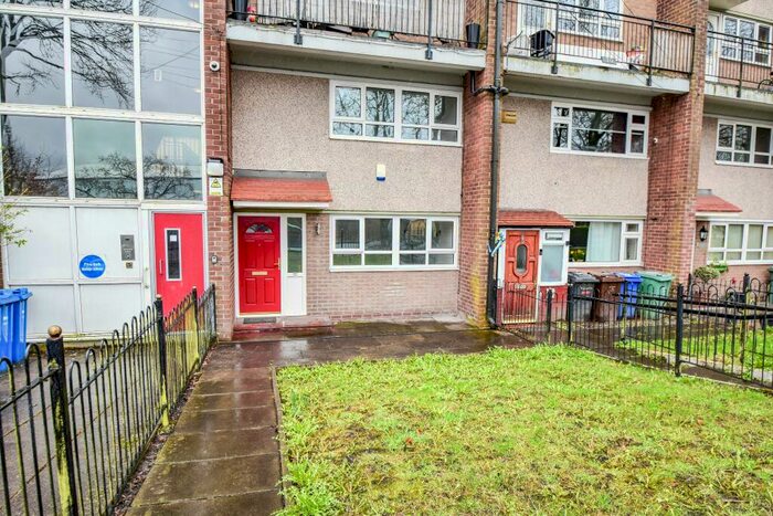 2 Bedroom Maisonette To Rent In Moss Lane, Whitefield, Manchester, M45