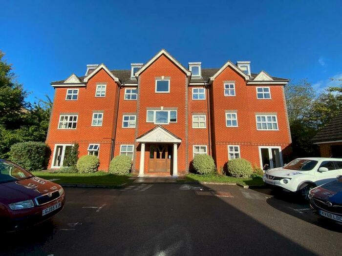 2 Bedroom Apartment To Rent In Woking, GU21
