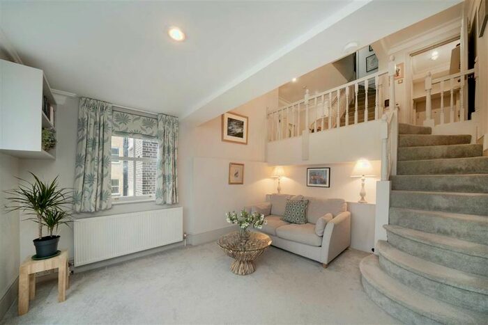 2 Bedroom Flat To Rent In Queen's Gate Place, London, SW7