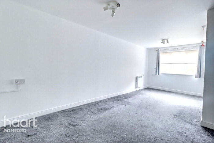 1 Bedroom Retirement Property For Sale In Gibson Court, Romford, RM1