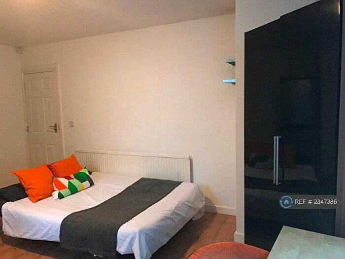 1 Bedroom Flat To Rent In Yews Mount, Huddersfield, HD1