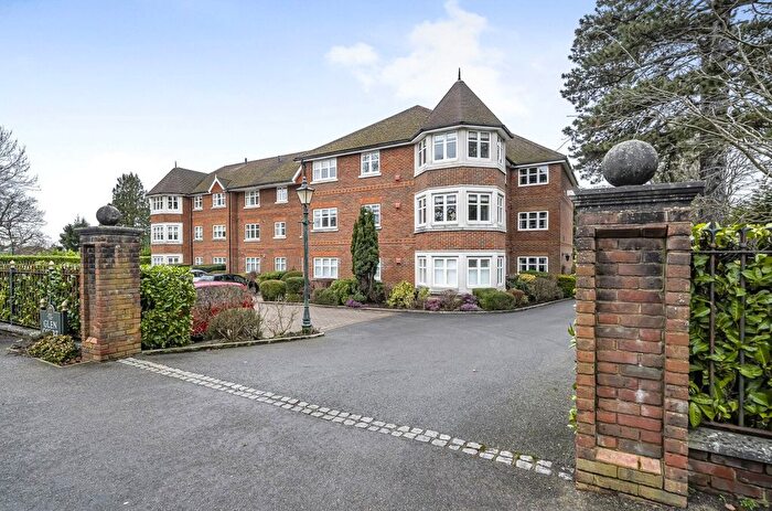 2 Bedroom Flat For Sale In Woking, Surrey, GU21