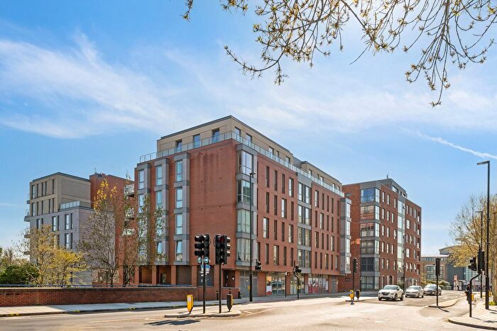 1 Bedroom Flat To Rent In High Street, Brentford, TW8