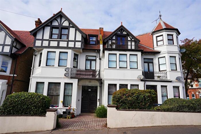 2 Bedroom Flat To Rent In Westcliff Avenue, Westcliff-On-Sea, SS0