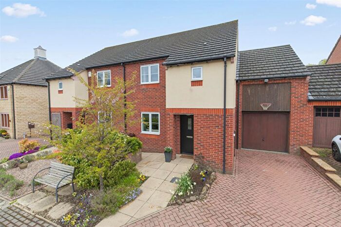 4 Bedroom Semi-Detached House For Sale In Hawthorn Avenue, Pool In Wharfedale, LS21