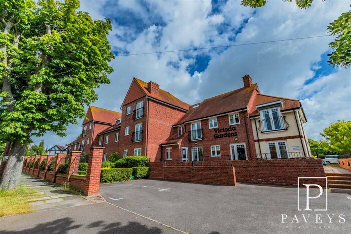 2 Bedroom Apartment For Sale In Hadleigh Road, Frinton-On-Sea, CO13
