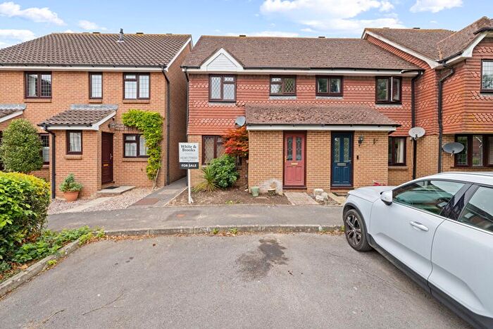 3 Bedroom Semi-Detached House For Sale In Mosse Gardens, Chichester, PO19