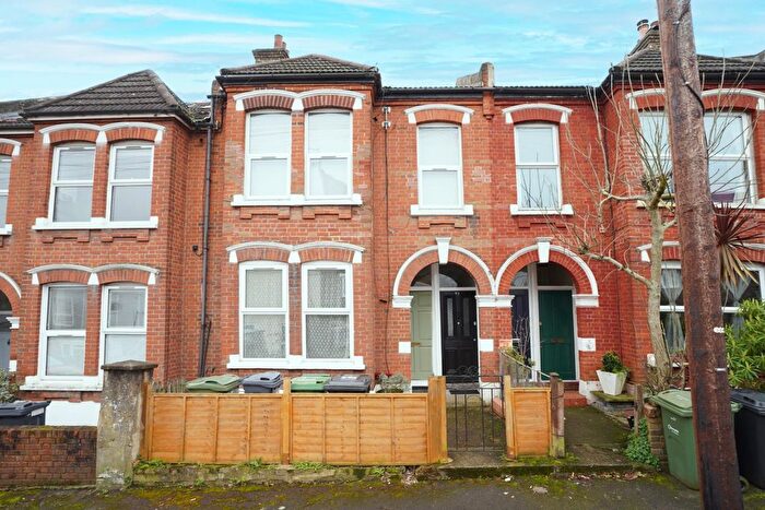 2 Bedroom Flat For Sale In Darlington Road, West Norwood, SE27