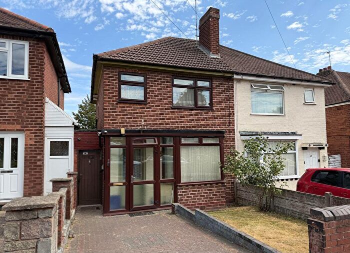 3 Bedroom Semi-Detached House For Sale In Oundle Road, Kingstanding, Birmingham, B44