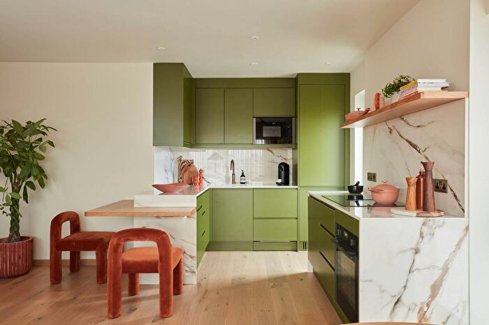 2 Bedroom Flat For Sale In Clubhouse Apartments, Tower Hamlets, London, E14