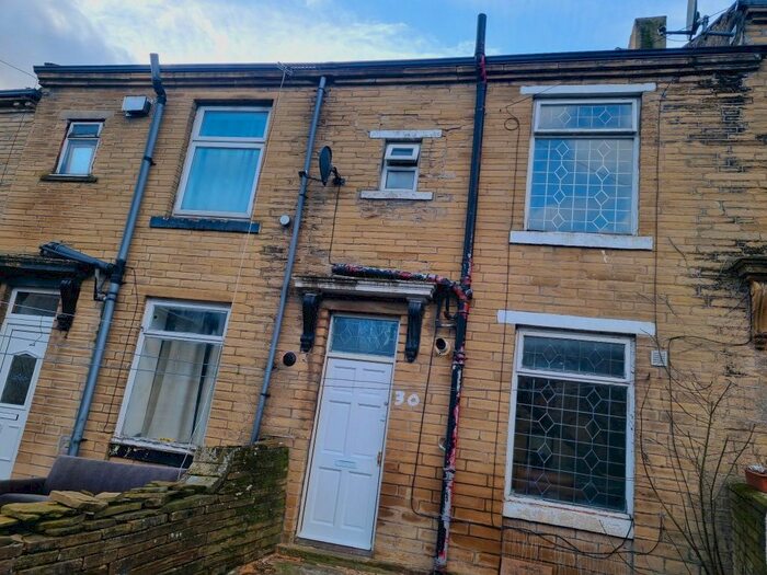 1 Bedroom Terraced House To Rent In Jarratt Street, Bradford, BD8