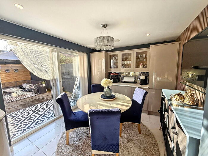 3 Bedroom Semi Detached House For Sale In Walsingham Road, Orpington, BR5