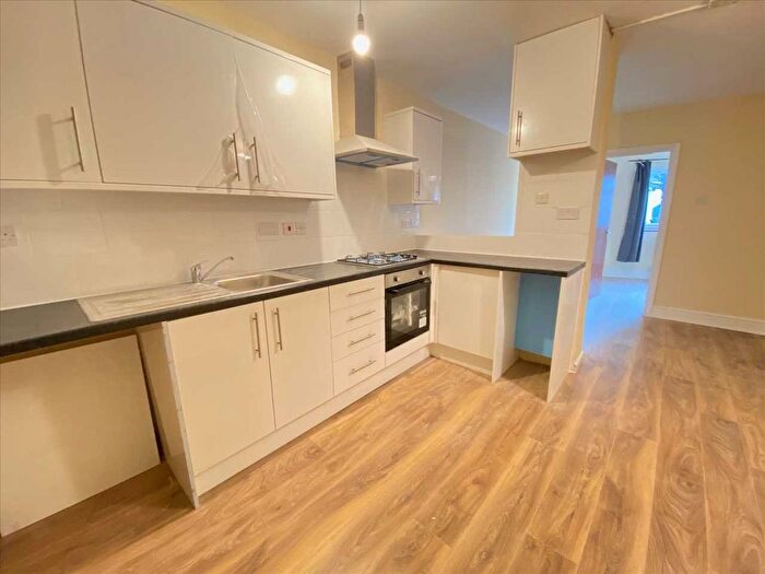 3 Bedroom Flat To Rent In Junction Road, Ealing, W5