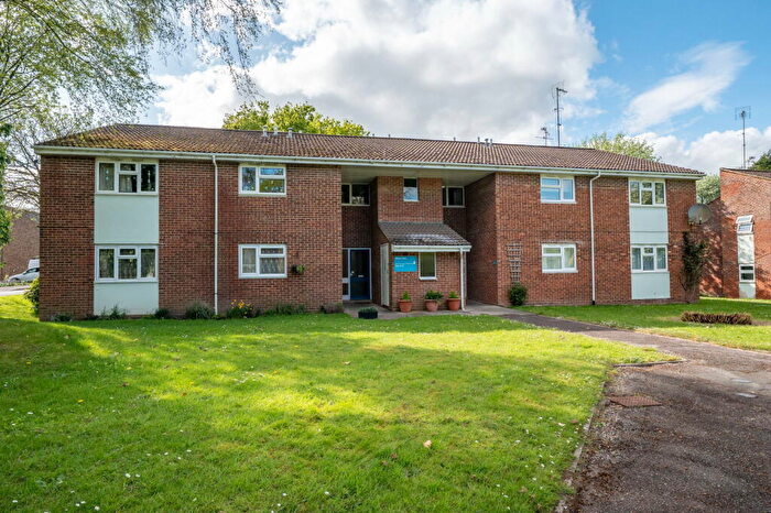1 Bedroom Apartment For Sale In Glamis Close, Oakley, Basingstoke, RG23