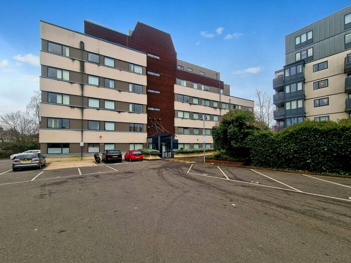 1 Bedroom Flat For Sale In Clayton Road, Hayes, UB3