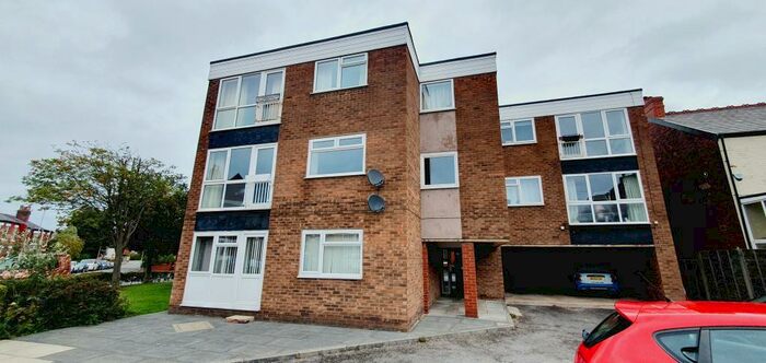 2 Bedroom Flat To Rent In Elmfield Court, Stockport, Cheshire, SK3