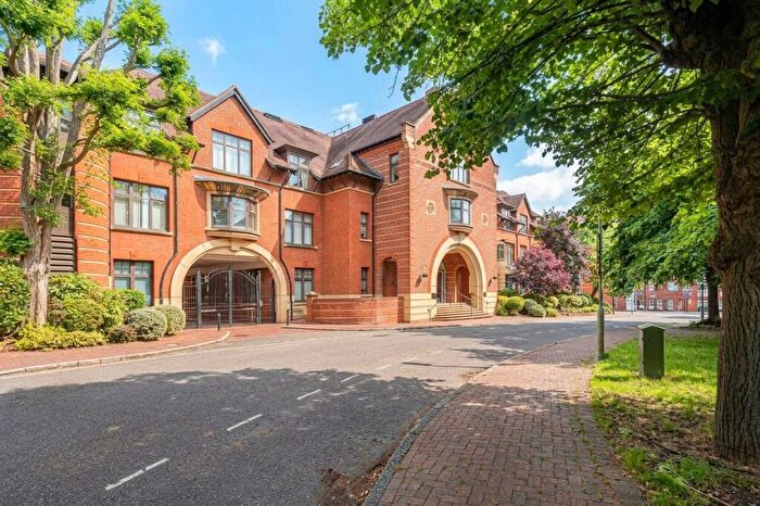 2 Bedroom Flat For Sale In Station Road, Henley-On-Thames, RG9