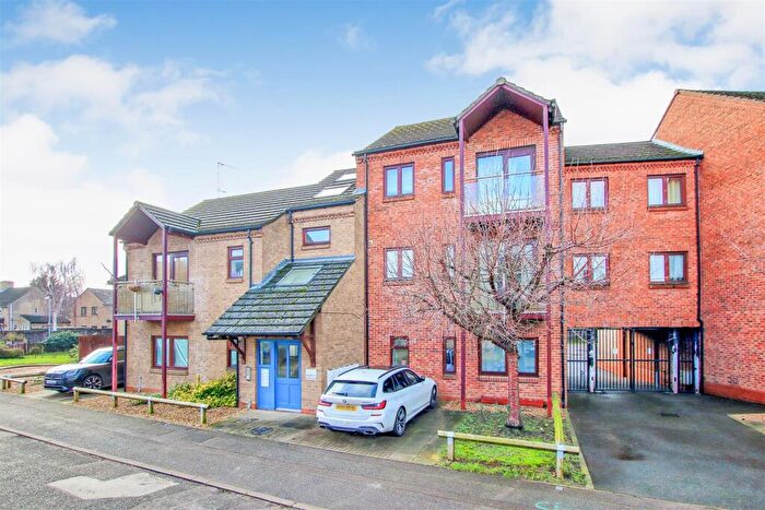 1 Bedroom Flat For Sale In Fallowfield, Cambridge, CB4