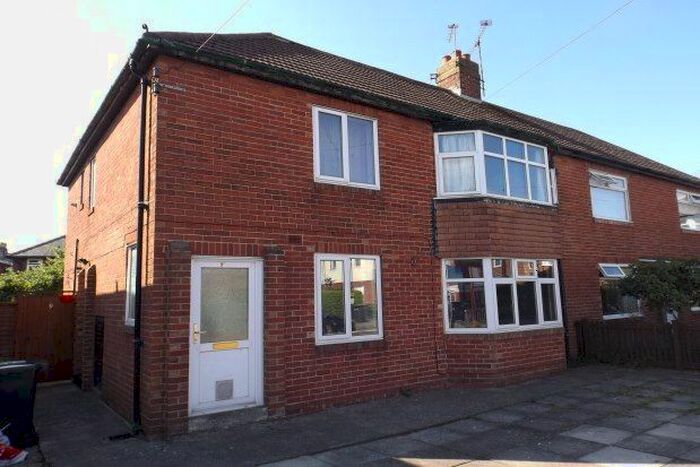 2 Bedroom Maisonette To Rent In Roseville Drive, Harrogate HG1