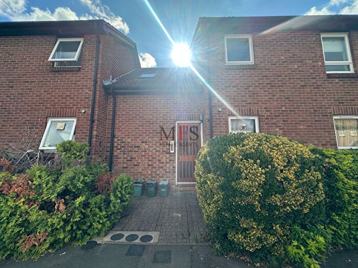 1 Bedroom Flat For Sale In Clemintine Close, Hanwell, W13