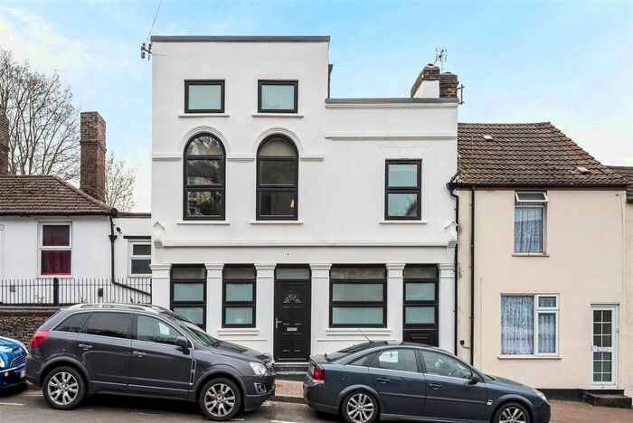 Property To Rent In Chatham Hill, Chatham, Kent, ME5