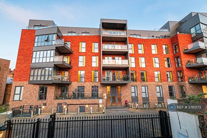 2 Bedroom Flat To Rent In Waleorde Road, London, SE17