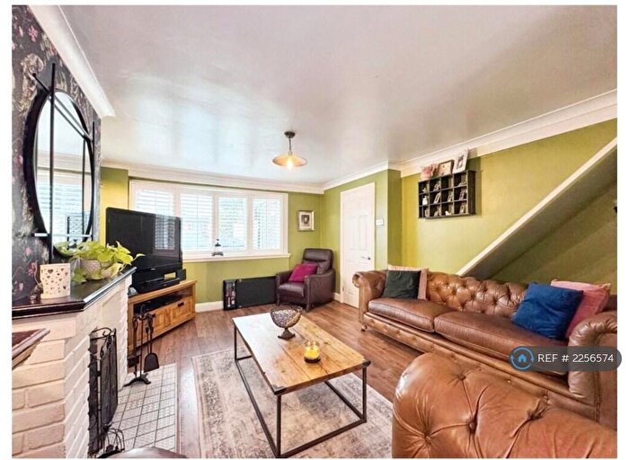 3 Bedroom Terraced House To Rent In Taunton Close, Bexleyheath, DA7