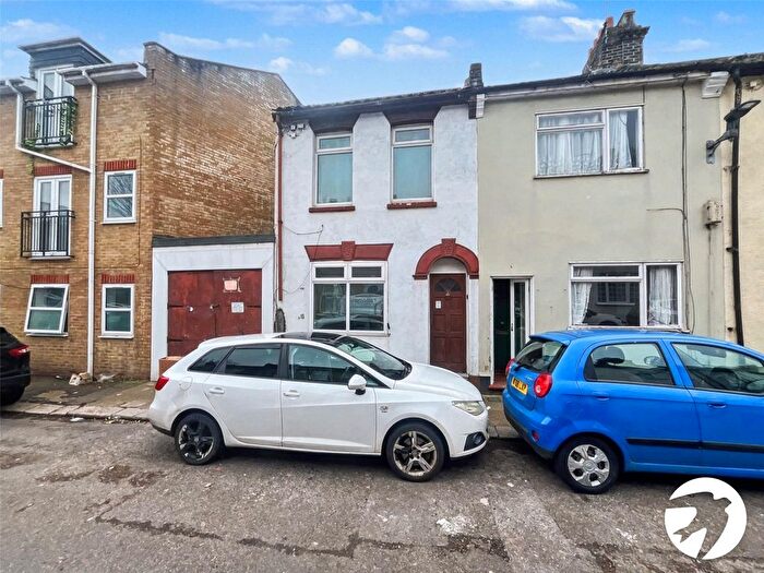 3 Bedroom End Of Terrace House To Rent In Lester Road, Chatham, Kent, ME4